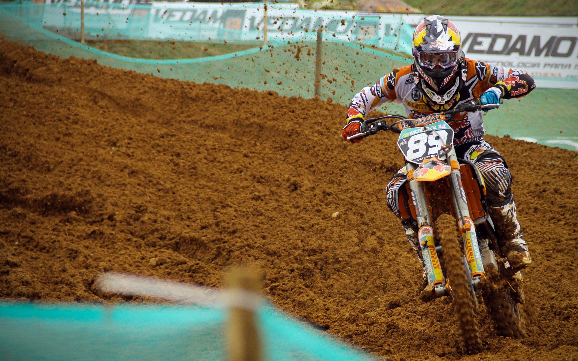 阿扎伦卡连续三场比赛得分超过晋级下一阶段，日本队不断突破！赛场气氛高涨